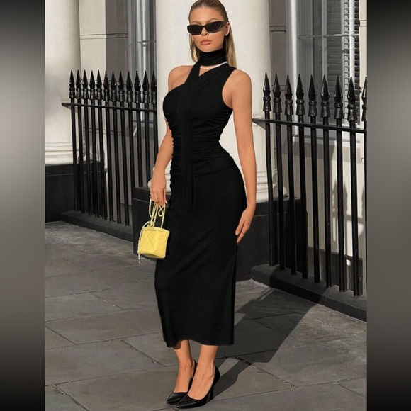 - Asymmetrical Ruched Top ❤️ - Picture 4 of 5